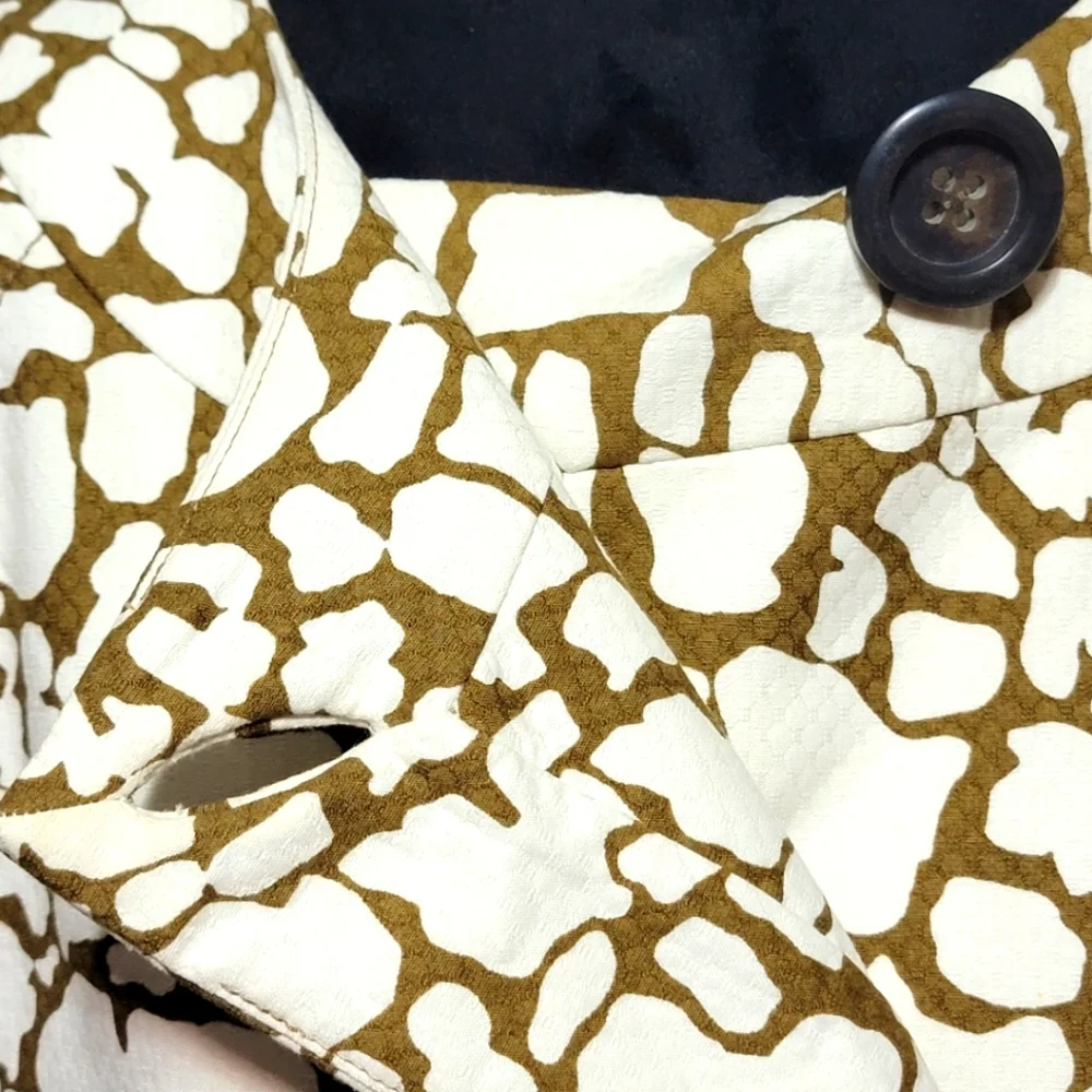 J. Crew Stylish Cream and Brown Women's Tailored Fit‎ Jacket SIZE 6. #744